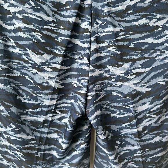 Greg Norman Golf Shorts Men's Blue Camo ML75 Microlux PlayDry Stretch - Picture 11 of 14